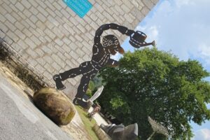 Μεταλλική Φιγούρα Καραγκιόζη στο Ελληνικό