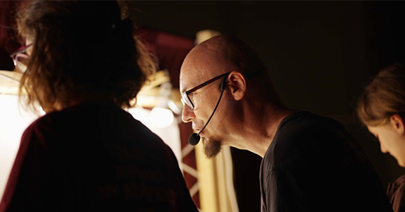 ο θίασός μας